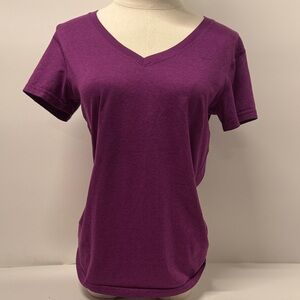 Nike Dry-fit Purple V-Neck Women's Top athletic size Small 17” pit to pit